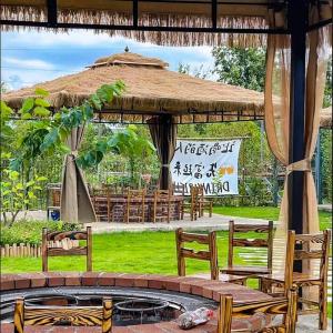 Künstliches Strohdach, Gefälschtes Strohdach, Synthetisches Palmenstroh, Synthetische Palmgras-Rolle, Künstlicher Palmdach Paneele, Für Garten Ssonnenschirm Pergola Bar Holzhau