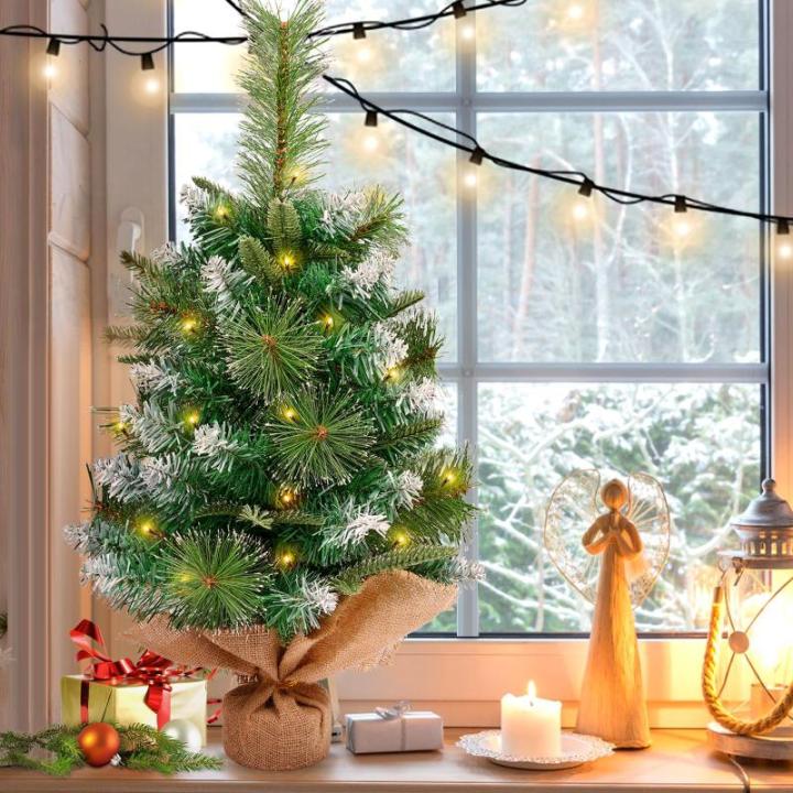 Mini kerstboom, 60 cm kunstmatige kerstboom met linnen basis, kleine kerstboom op tafelblad voor thuis/kantoor/keuken diner/bureaudecoratie