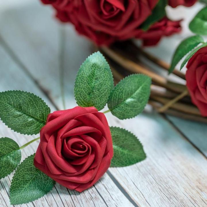 50Pcs Rote Rosen Künstliche Blumen, Dunkel Rot Rosen Schaum Gefälschte Rosen Blumen Bulk mit Stiel DIY für Hochzeit Brautsträuße Mittelstücke, Valentinstag, Muttertag, Party 