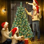 Kunstkerstboom, dennenboom met verlichting, 250 leds, warm wit, incl. metalen standaard, 570 takken, pvc-kerstboom voor kerstdecoratie (150 cm, sneeuweffect, dennenappels + led)