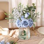 met vaas kunstmatige blauwe roos bloemen in vaas nep eucalyptus plant bloemstuk voor tafel middenstukken, babyshower, thuis keuken kantoor coffeeshop decoraties