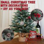 55 cm kerstboom vijf vorken PE rood fruit linnen mist witte boom, 8 dennenappels, 8 bessen | pluizige bevlokte kerstboom van 2 voet - geeft een feestelijke touch | dunne vlok op gr