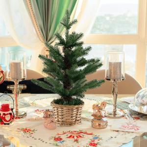 Kunstkerstboom, 48 cm, kleine kerstboom met 20 warmwitte ledlampen, tafelkerstboom met 96 takken, dennenboom, mini-kerstboom met timer en wilgenhouten pot