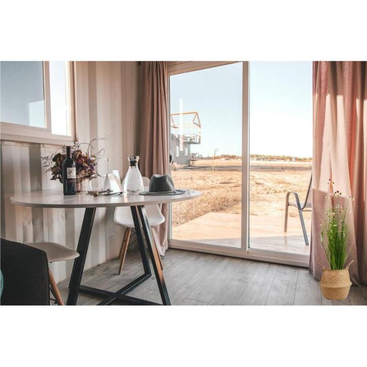 Kunstgras, kunstgras, decoogras, kunstplant, kamerplant, groene plant, kunstmatige plant, decoratie, in zwarte pot, zeer realistisch, groen (123 cm - artikelen. MN-KP-2221)