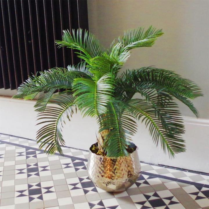 Realistische künstliche Palme und Tropische Bäume im Topf – fertig zum Ausstellen
