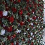 Roter Und Weißer Farbverlauf Stoffhintergrund 5D Hochzeitsblumenwand, Künstliche Rosenwand Hintergrundwand Für Fotohintergrund Home Party Hochzeitskulisse(1.2 * 2.4m/3.9 * 7.8ft