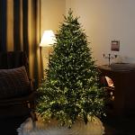 Weihnachtsbaum mit Lichtern, Tannenbaum Künstlich, Dichten Zweigen Und Faltbarem Ständer, Weihnachtsbaum for Zuhause, Büro, Party-Dekoration, Einfache Montage(240cm/7.8ft)