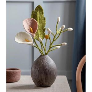Vilten bloemen handvilt boeket met calla, witte klokbloem en blad - bloemen van vilt - handgemaakt Fair Trade (mix met klokkenbloem)