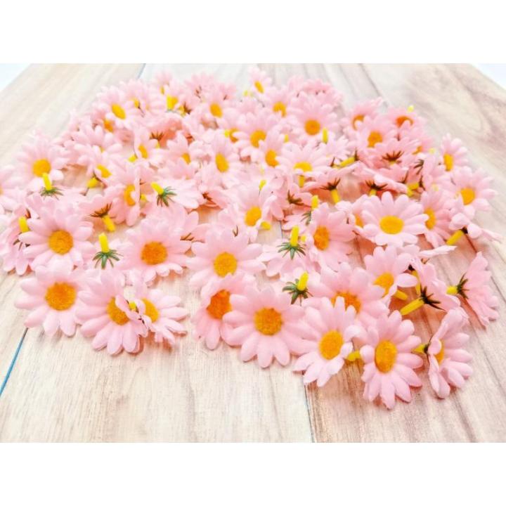 100 x Kunstmatig roze Craft Daisy Daisies Stof bloemen hoofden, Partij Bruiloft Tafel verstrooit Scrapbook accessoireUitnodiging kaart decoratie Craft Gadget