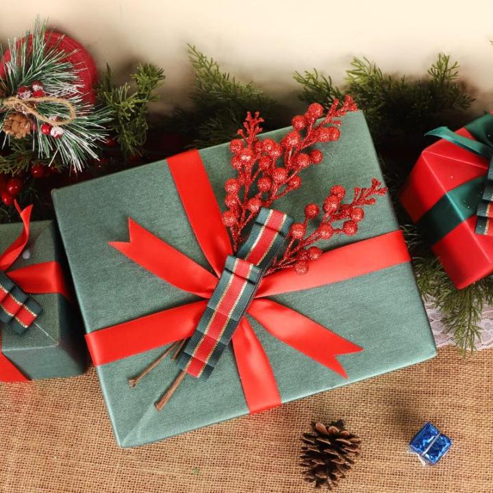 24 stuks bessen kerstdecoraties, kerstbessen met glitter, kunstmatige hulstbessen stamornamenten voor krans die kerstboomdecoraties maakt
