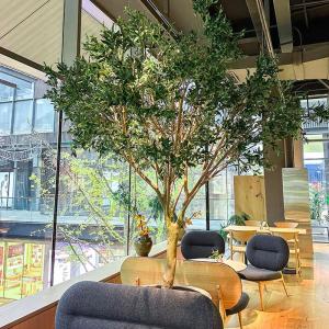 Simulationsbaum, künstlicher Baum, geschmiedeter Seidenbaum, große Zweigimitationen, Früchte für Moderne Bürodekoration
