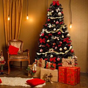 Kunstkerstboom, 180 cm, zwart, kunstdennenboom met handschoenen en metalen standaard, kerstversiering voor binnen
