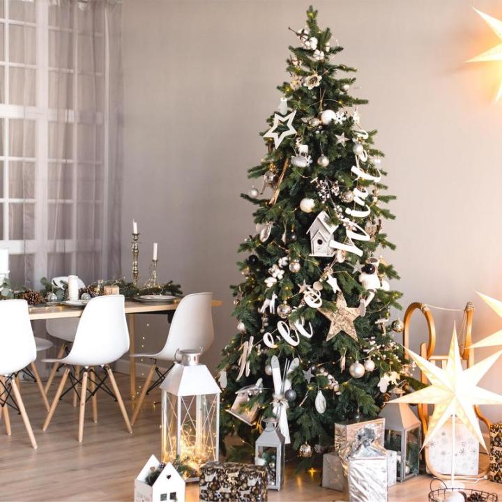 Weihnachtsbaum Slim aus realistischem PVC, ideal für kleine Räume, von höchster Qualität, 714 dichte Zweige und Stabiler Boden, Elegantes Design für Klassische Weihnachtsdekor