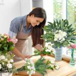 47 stuks en takken, witte , groen, eucalyptus, decoratieve takken, boeket, kunstboeket als echte rozen, eucalyptus voor doe-het-zelf , bruidsboeket,