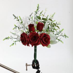 met vaas kunstmatige rode roos bloemen in vaas nep eucalyptus plant bloemstuk voor tafel middenstukken, babyshower, thuis keuken kantoor coffeeshop decoraties