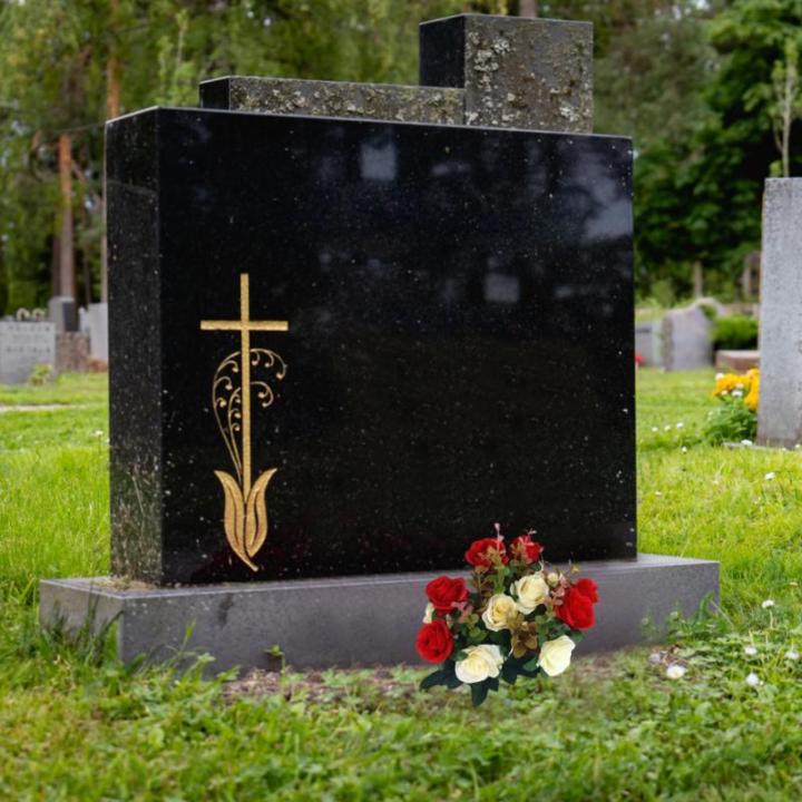 4 bundels begraafplaatsbloemen voor graf, rode begraafhofbloemen voor graf, valse rozen kunstbloemen voor graven, 12 bloemkoppen, zijden gedenkbloemen voor grafvaas, kunstbloemen 1
