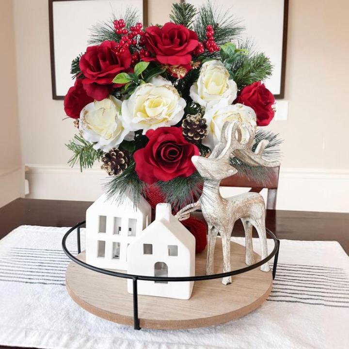 Künstliche Weihnachtsblumen, künstliche Rosensträuße, rote Rose mit Beeren, Winterblumenarrangements für Zuhause, Tischdekoration, Innen- und Außenbereich, Weihnachtsfeiertag
