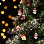 72 Pak Hangende Miniatuur Kerst Ornamenten - Mini Metalen Xmas Figuren voor DIY Hobby & Kerstboom Decoratie - Bevat Sneeuwpop, Kerstman, Bellen, Sneeuwvlokken en Meer