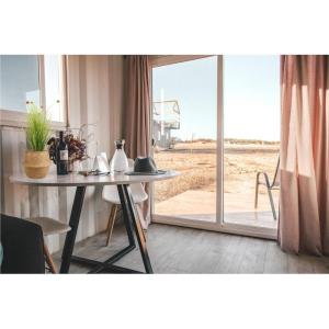 Kunstgras, kunstgras, decoratieve plant, kamerplant, groene plant, kunstmatige plant, decoratie, in zwarte pot, zeer realistisch, groen (63 cm - artikelen. MN-KP-2223)