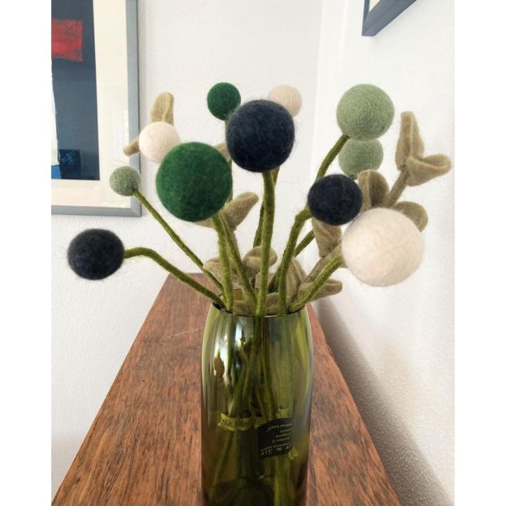 8 vilten bloemen, bloemengroet, groene weide, bloemenboeket, fair trade, handgemaakt (groen), 32 cm