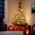 Kunstkerstboom 140cm LED Lichtslinger Verlichting Zilverspar PE 470 Punten Levensecht Metalen Standaard Kerstboom groen
