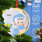 Gepersonaliseerde kersthangers met de naam Baby's eerste Kerstmis - 2023 kunsthars kerstboomversiering gepersonaliseerde , cadeaus voor baby's, zoon, kleinkinderen maan