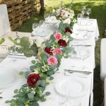 Künstliche Eukalyptus-Blumengirlande mit rot-rosa Rosen, Kunstpflanzen, Seide, Blumengirlande, Schleierkraut, Efeu-Ranken für Hochzeit, Zuhause, Weihnachten, Party, Tischläufer,