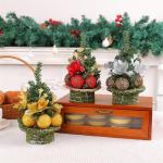 Eleganter Miniatur-Weihnachtsbaum mit goldenen Kugeln, Tannennadel, Schreibtisch-Dekoration für Büro, Urlaub, Dekoration, 5 Stück