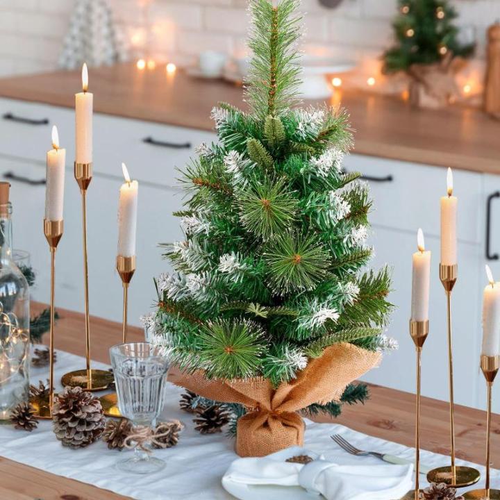 60 cm kleine pvc-kerstboom met 60 bladpunten van dennennaalden, mini-tafel kunstkerstboom in wit spuiten, linnen katoen en cementbasis voor kerstdecoraties
