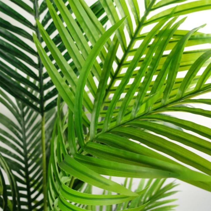 Große künstliche Palme