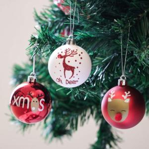 9 stuks 6cm , kerstboomballen, traditioneel rood en wit elandentekenthema, kerstboomversiering, uitgerust met touw kraftpapier inwikkeling