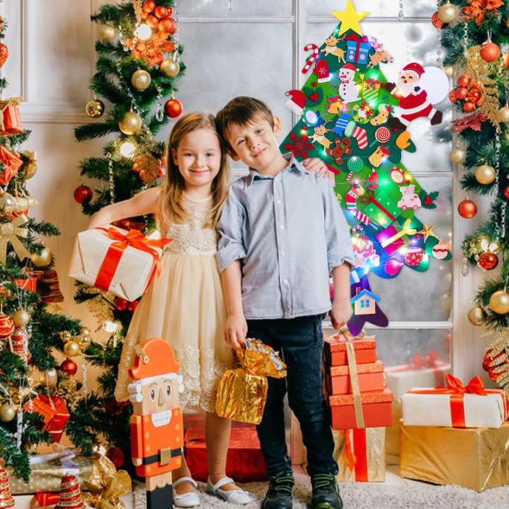 Vilten kerstboom voor kinderen, doe-het-zelf kerstboomko 50 stuks, afneembare ornamenten, kerstman, sneeuwpop, snoep, sokken, geschenken, wanddecoratie, deur (50 stuks)