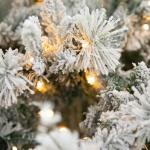 Künstlicher Weihnachtsbaum Tannenbaum mit Beleuchtung, LED Christbaum, Schnee PE+PVC mit 1100 Spitzen und 360 Warm LED, 210 cm mit Metallstand 8 Lichtmodi Weihnachtsdekoration Ges