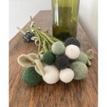 8 vilten bloemen, bloemengroet, groene weide, bloemenboeket, fair trade, handgemaakt (groen), 32 cm