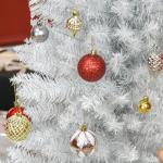 kerstboom dennenboom met kunststof standaard 390 takpunten wit Ø 55 x 180 h cm