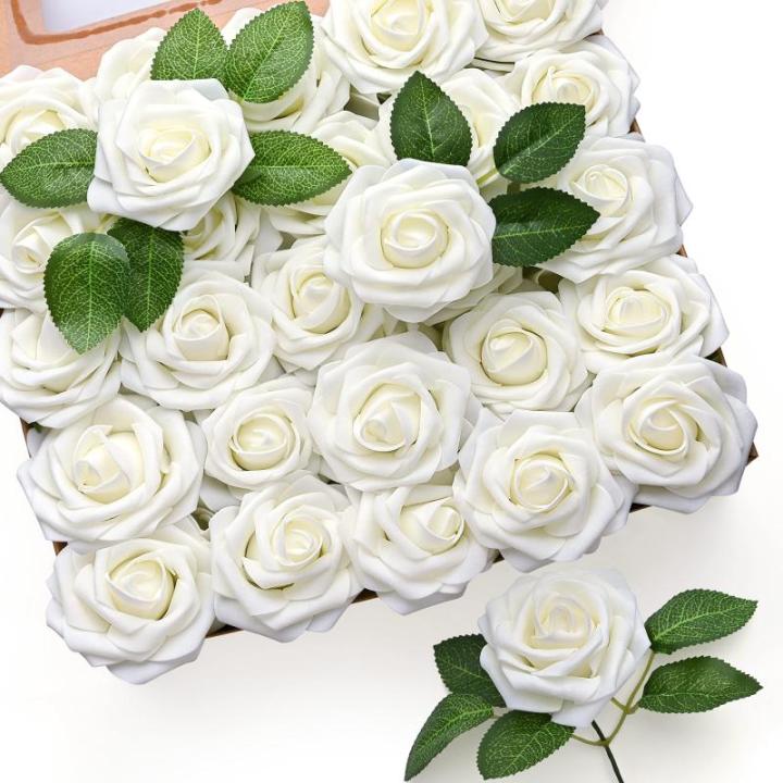 50Pcs künstliche Rosenblüten, echt aussehende Elfenbein gefälschte Schaumrosen Bulk mit Stiel für Hochzeitssträuße Mittelstücke Brautdusche Home Party DIY Blumenarrangements