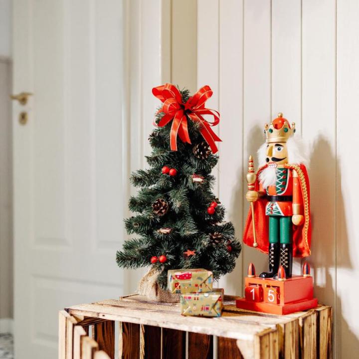 Kunstmatige Xmas Tree Gedecoreerd Rood | Afmeting 40 cm | Kleine Kegel | voor Tafel Bureau | Binnen Buiten | Decoratie Cadeau