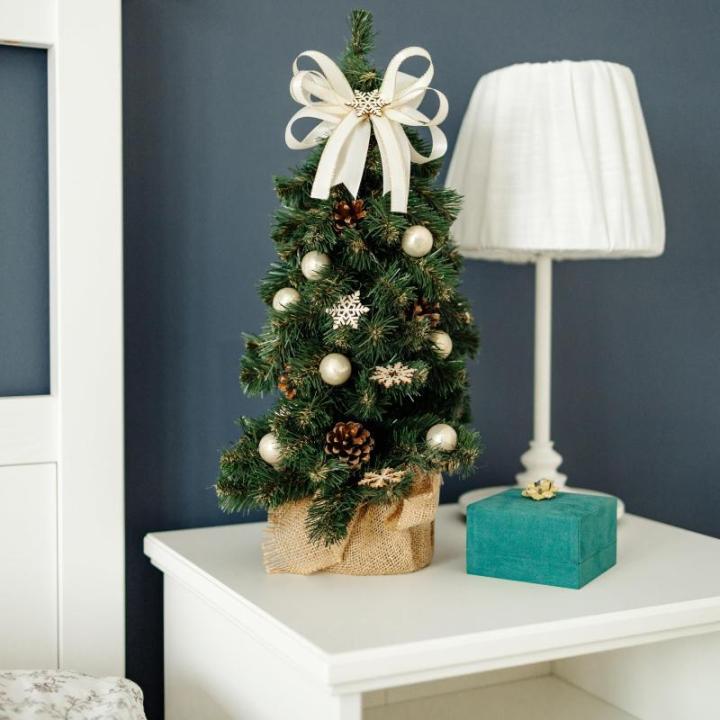 Kerstboom, gedecoreerd, crèmekleurig, hoogte 40 cm, kleine kunstkerstboom, mini-dennenboom, voor tafel, bureau, kantoor, binnen en buiten, kerstdecoratie, cadeau