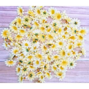 100 x Kunstmatig Geel Craft Daisy Daisies Stof bloemen hoofden, Partij Bruiloft Tafel verstrooit Scrapbook accessoireUitnodiging kaart decoratie Craft Gadget