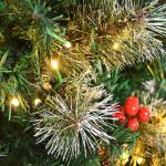Kunstkerstboom met verlichting, led-dennenboom met metalen standaard, dennenappels, rode bessen en dennentakken, pvc-kerstboom voor kerstdecoratie, 150 cm