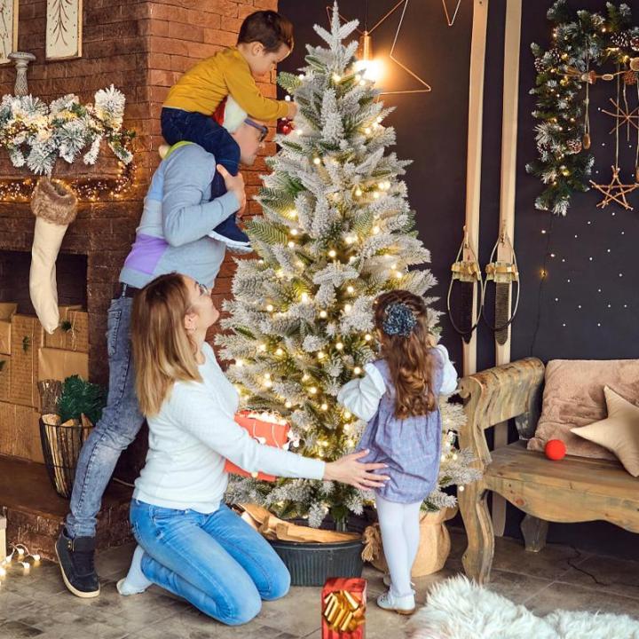 Kunstkerstboom met 350 ledverlichting, 180 cm premium dennenboom, kunstkerstboom met natuurwitte sneeuwvlokken, 800 takpunten, van PE en pvc dennennaalden, snel op te bouwen, klaps