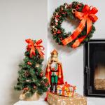 Kunstmatige Xmas Tree Gedecoreerd Rood | Afmeting 40 cm | Kleine Kegel | voor Tafel Bureau | Binnen Buiten | Decoratie Cadeau