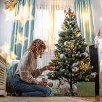 Diamantgrenen met zilveren bolletjes en rijp, kerstboom 180 van pvc-folie, kunstkerstboom met 385 takken, dennenboom met kunststof standaard, diameter ca. 110 cm (sneeuwvlok 180 cm