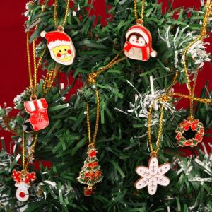 72 Pak Hangende Miniatuur Kerst Ornamenten - Mini Metalen Xmas Figuren voor DIY Hobby & Kerstboom Decoratie - Bevat Sneeuwpop, Kerstman, Bellen, Sneeuwvlokken en Meer