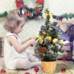 Verlichte mini-kerstboom, kleine kunstdennenboom van 40 cm hoog, versierd met ballen, dennenappels en verlichting; geschikt als tafeldecoratie, kerstdecoratie, voor thuis, op kanto