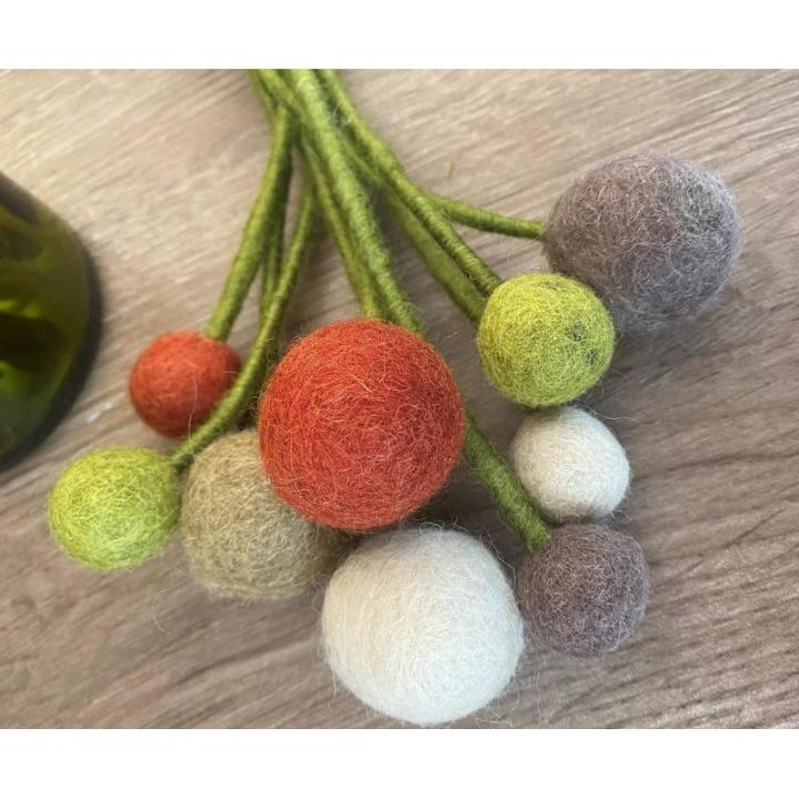 9 vilten bloemen - kleine bloemengroet - boeket - fair trade - handgemaakt (natuur)
