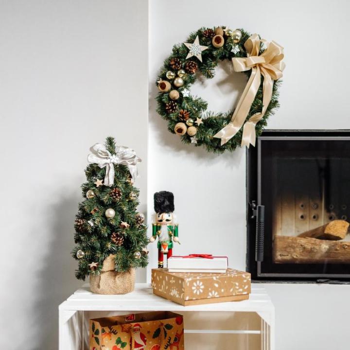 Kunstmatige Xmas Tree Gedecoreerd Taupe | Afmeting 40 cm | Kleine Kegel | voor Tafel Bureau | Binnen Buiten | Decoratie Cadeau