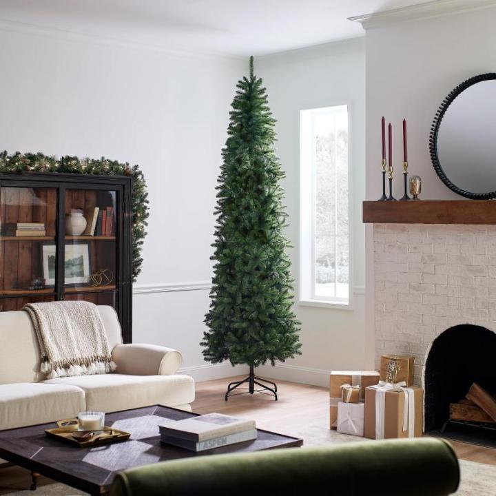 National Tree KW7-500-90 potloodboom, Kingswood dennenboom, 2,7 m