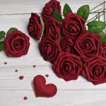 50 Stück Künstliche Rosen Burgunderrot Kunstblumen Dunkelrote Rosen für Dekorationen, Schaumstoff-Rose mit Stielen für DIY Hochzeitssträuße Tafelaufsätze Valentinstag Mutter