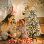 Kunstkerstboom met 200 ledverlichting, 150 cm premium dennenboom, kunstkerstboom met natuurwitte sneeuwvlokken, 400 takpunten, van PE en pvc dennennaalden, snel op te bouwen, klaps